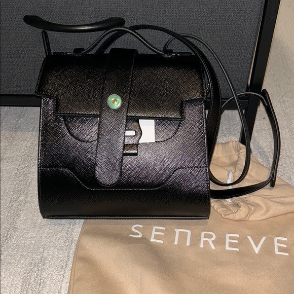 Senreve Handbags - Senreve Alunna bag vegan saffiano - Noir / gold